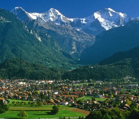 Interlaken mit Eiger, Mönch, Jungfrau